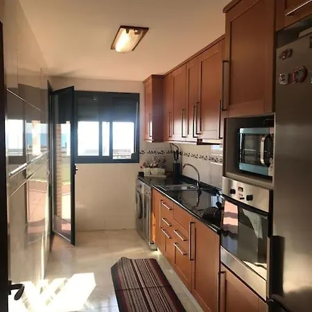 Beautiful And Big In Front Of The Beach! Apartment